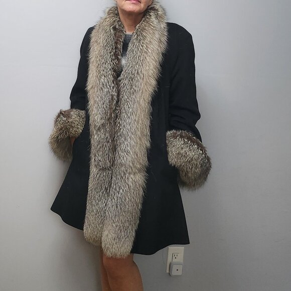 Cashmere wool Silver Fox Black Coat Size M-L